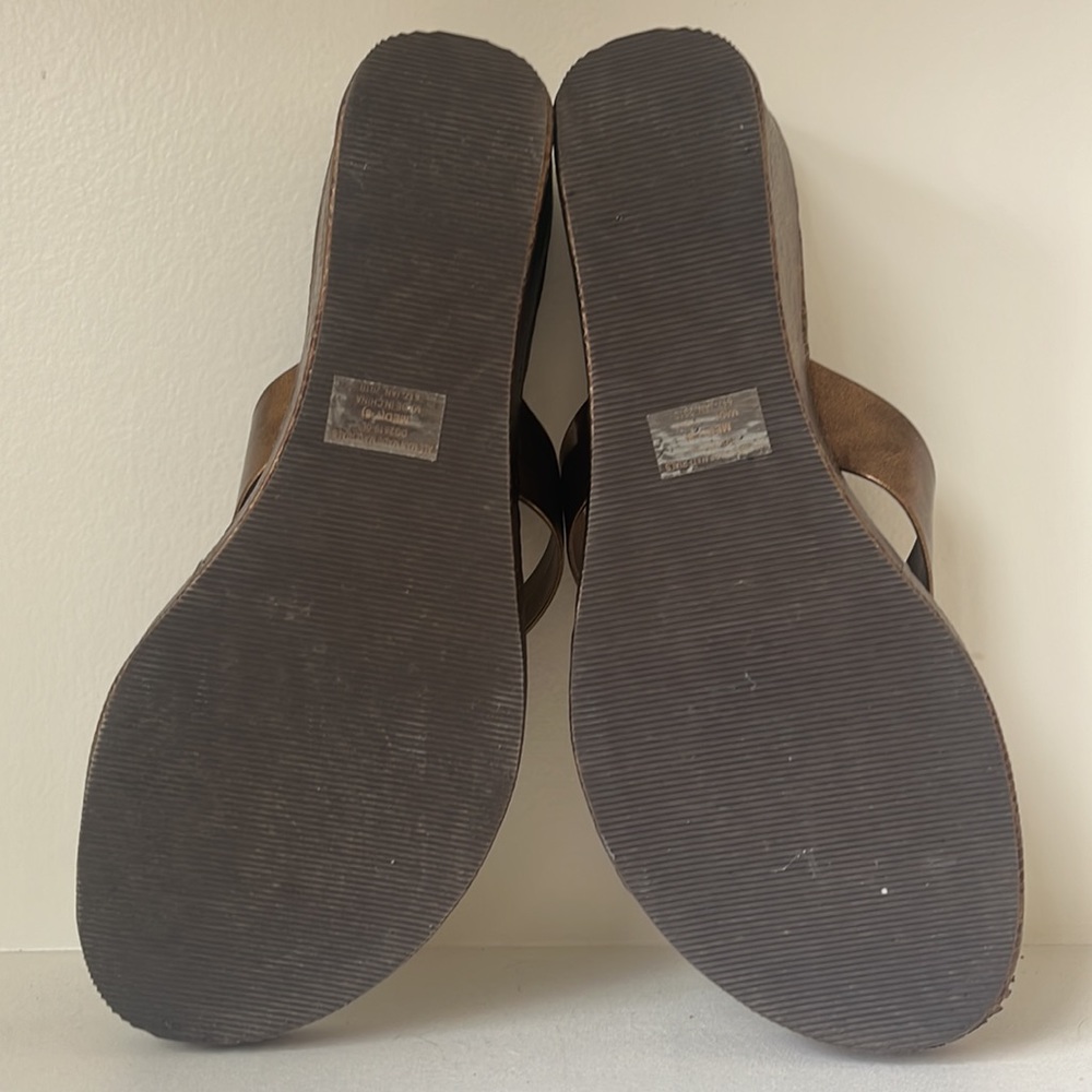 Size 8 thong - Picture 4 of 5